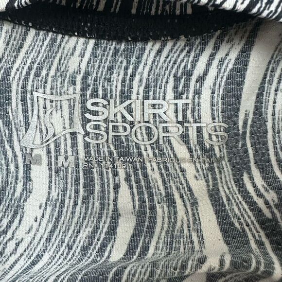 Skirt Sports Women's M Long Sleeve Athletic Tee Black White Marble Swirl Pattern - Picture 6 of 9